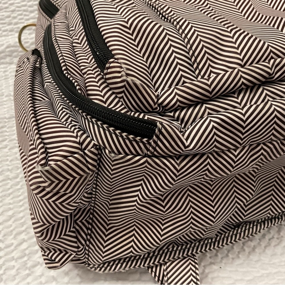 Jujube Be Right Back Chevron Patterned Queen Of T… - image 8